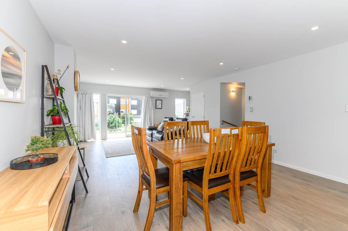 93 Bordeaux Parade, Te Atatu South, Auckland - Carousel 2