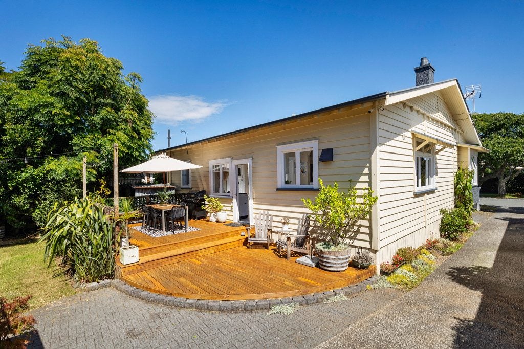 16 Carrie Street, Sandringham, Auckland - Carousel 2