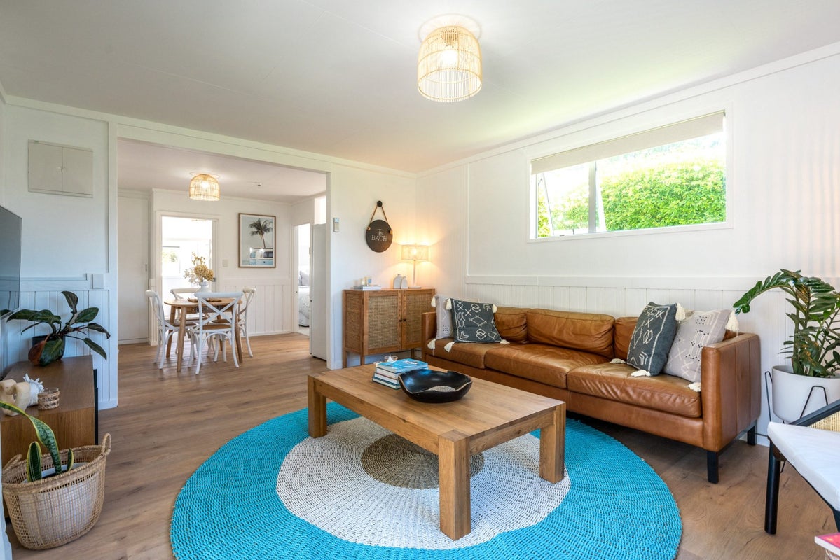 14 Rata Street, Oneroa, Waiheke Island - Carousel 1