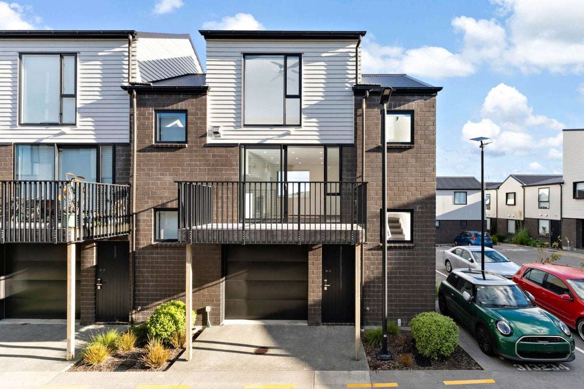 10/1 Fruitvale Road, New Lynn, Auckland - Carousel 2