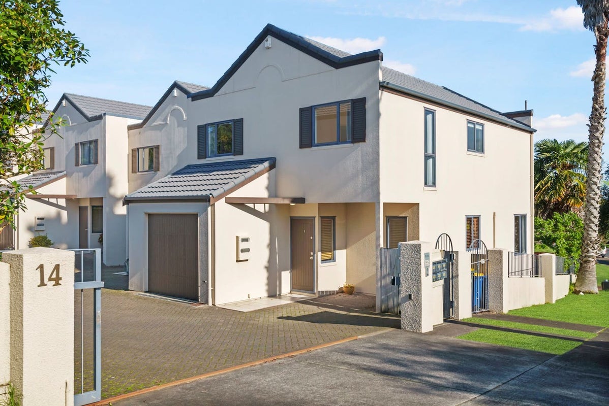 1/14 Ponderosa Drive, Oteha, Auckland - Carousel 1