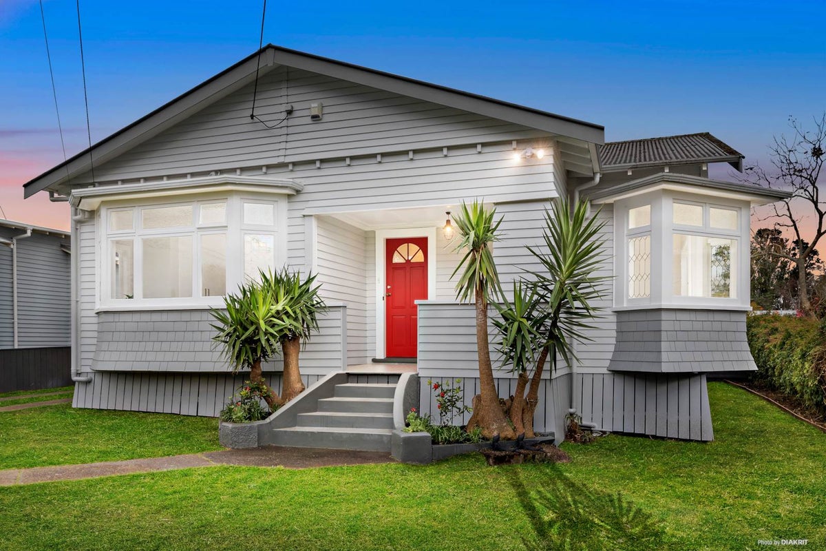 31 Fernleigh Avenue, Royal Oak, Auckland - Carousel 1