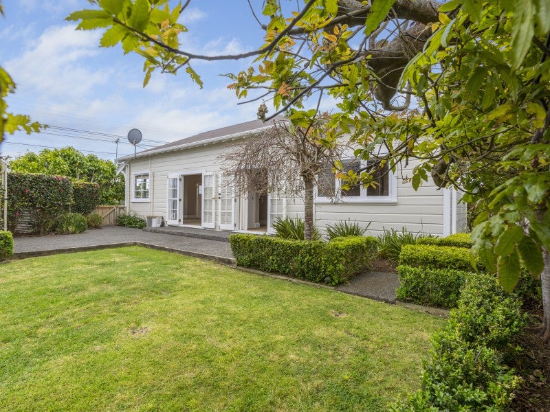 4 Holsworthy Road, Lower Vogeltown, New Plymouth - Carousel 1