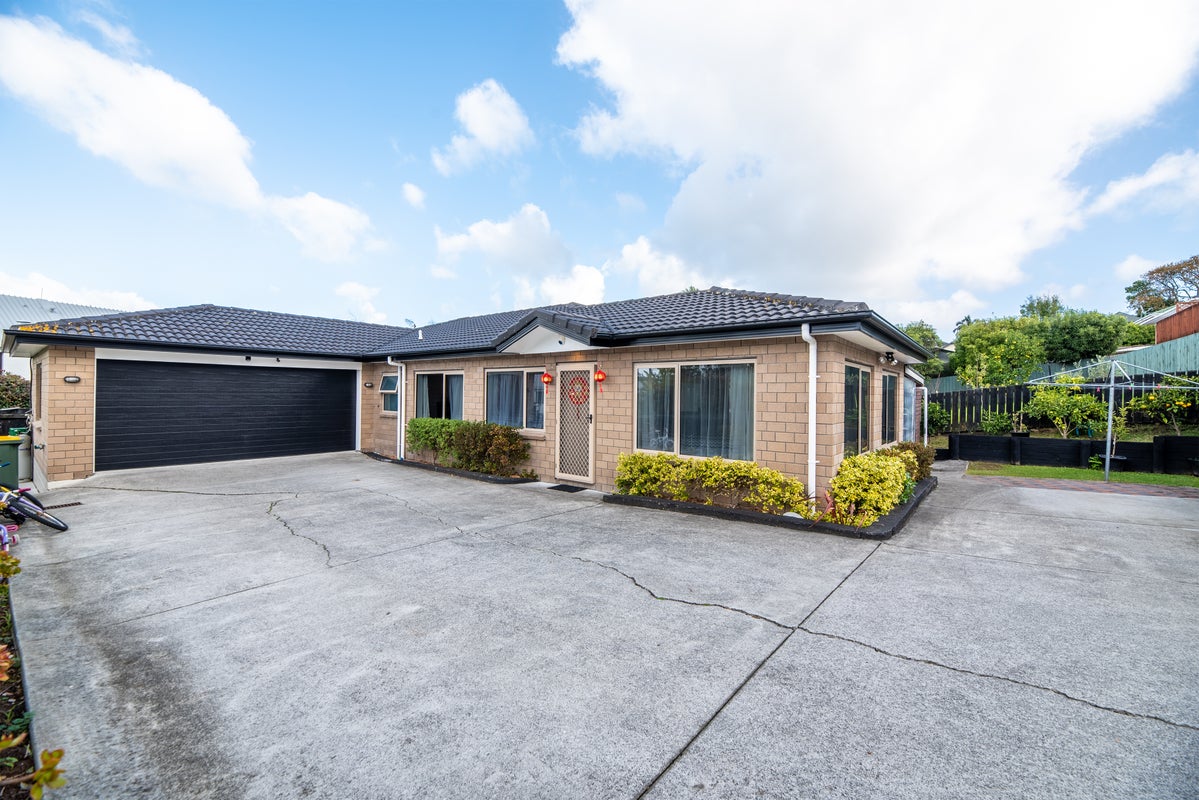 28A Golf Road, New Lynn, Auckland - Carousel 1