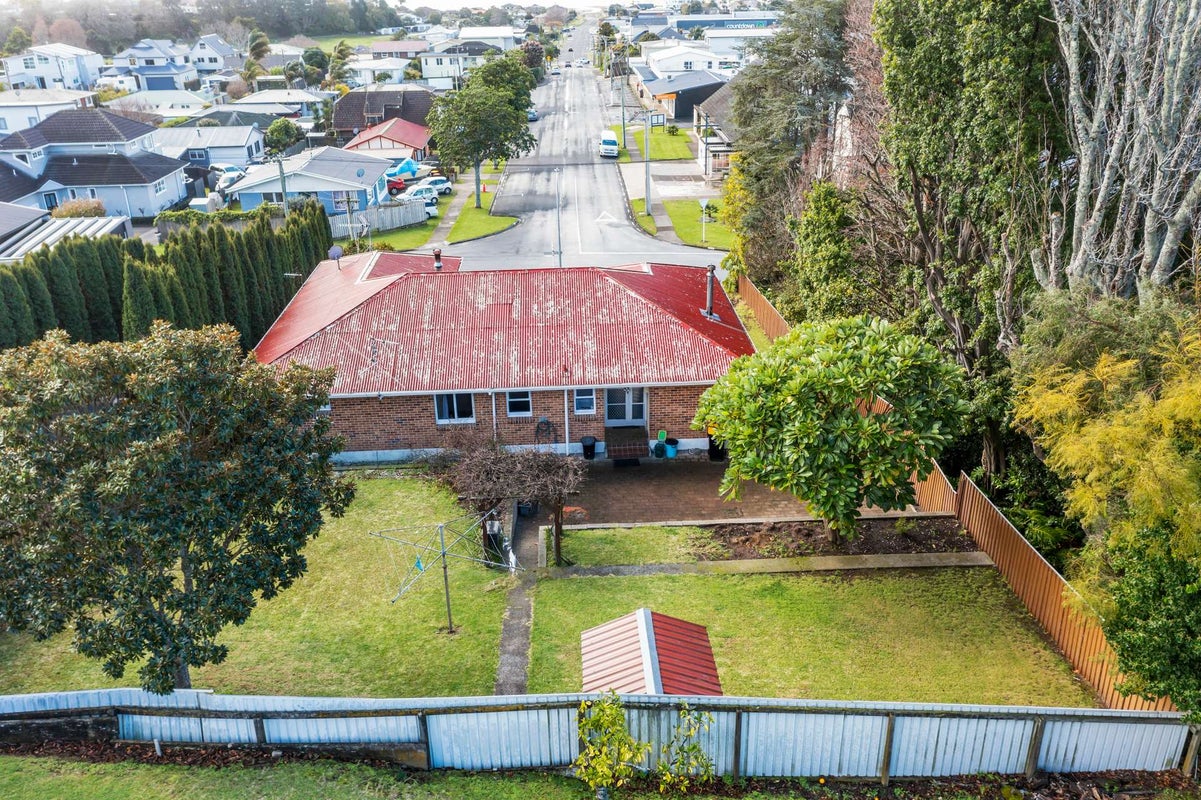 43 Seaview Road, Otumoetai, Tauranga - Carousel 2