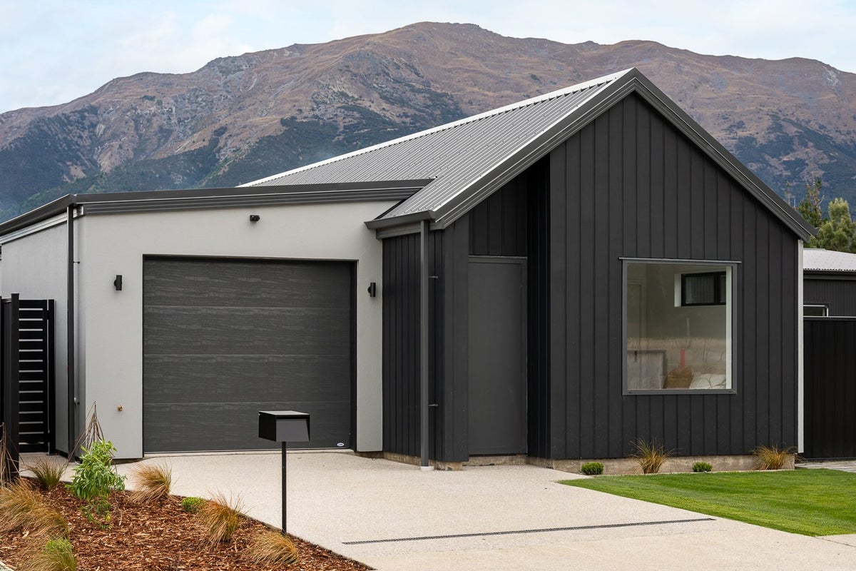 14 Burdon Loop, LAKE HAWEA - Carousel 1