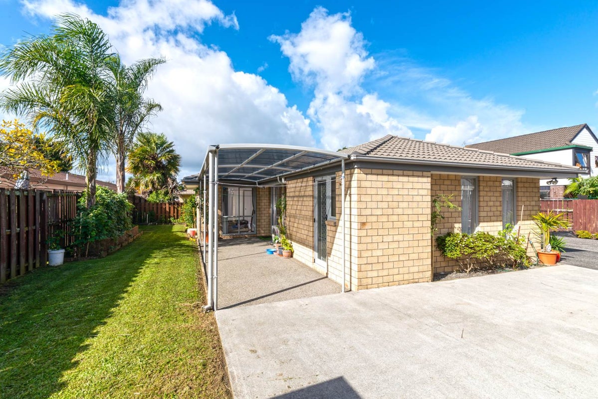 9A Koromiko Street, New Lynn, Auckland - Carousel 1