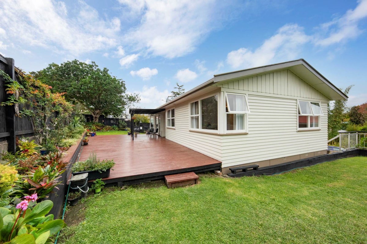17 Titchener Street, New Lynn, Auckland - Carousel 2