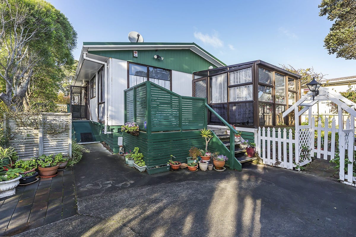 7A Whitehouse Road, Titahi Bay, Porirua - Carousel 1