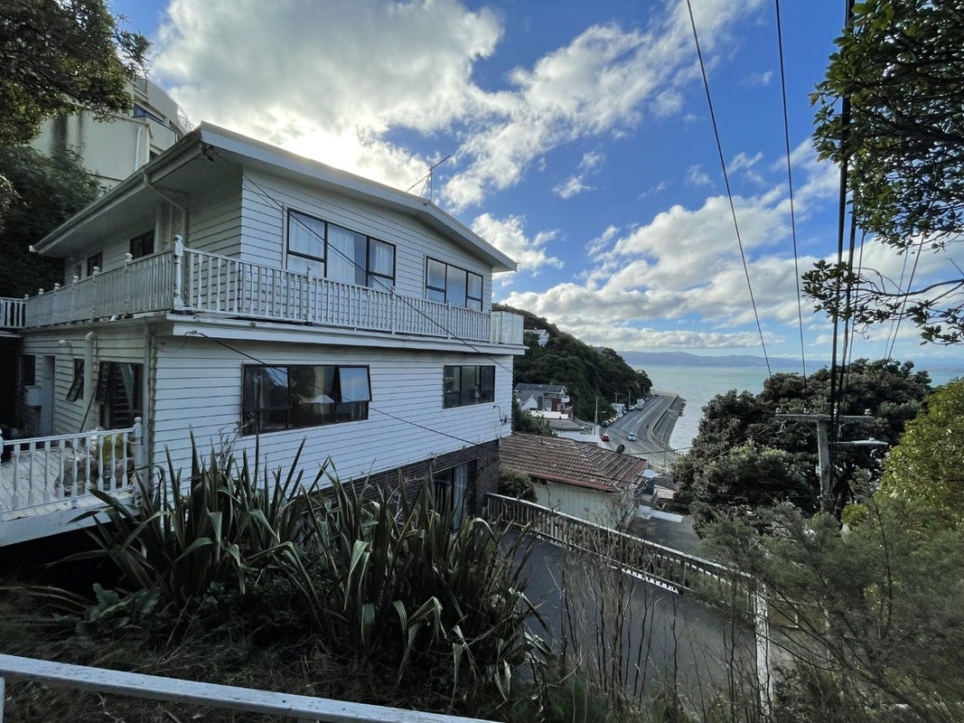 17B Kio Road, Hataitai, Wellington - Carousel 2