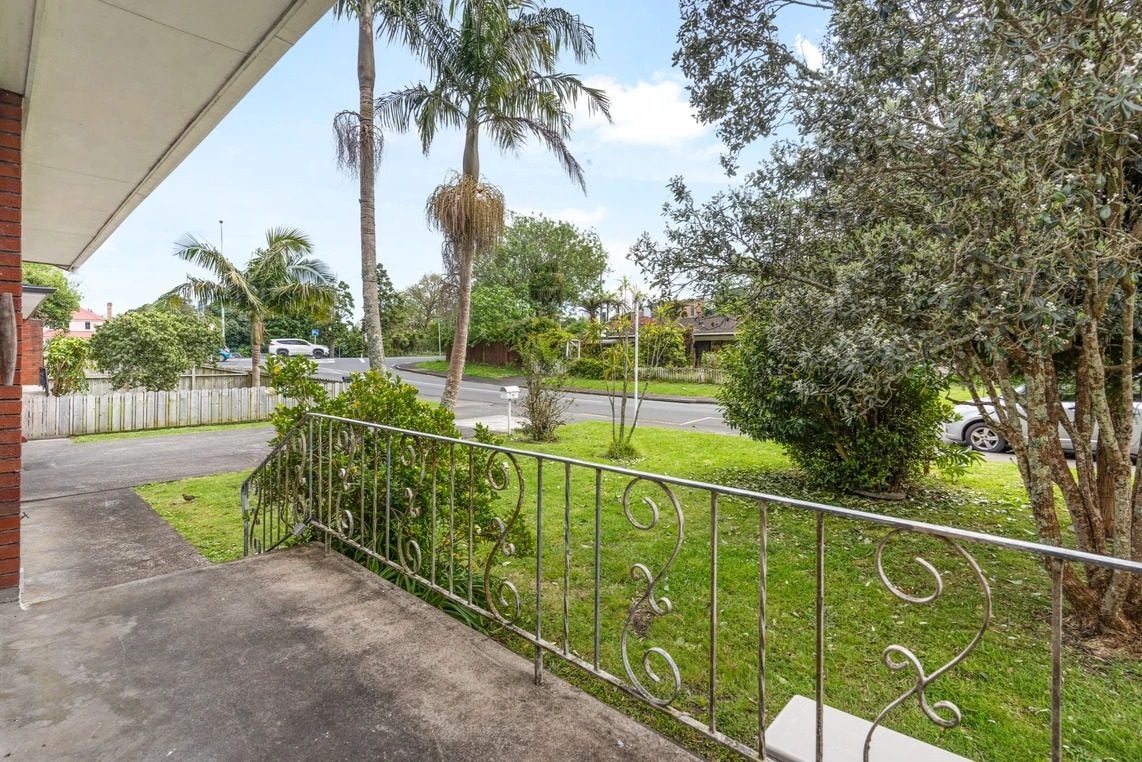 1/1 Takapu Street, Henderson, Auckland - Carousel 2