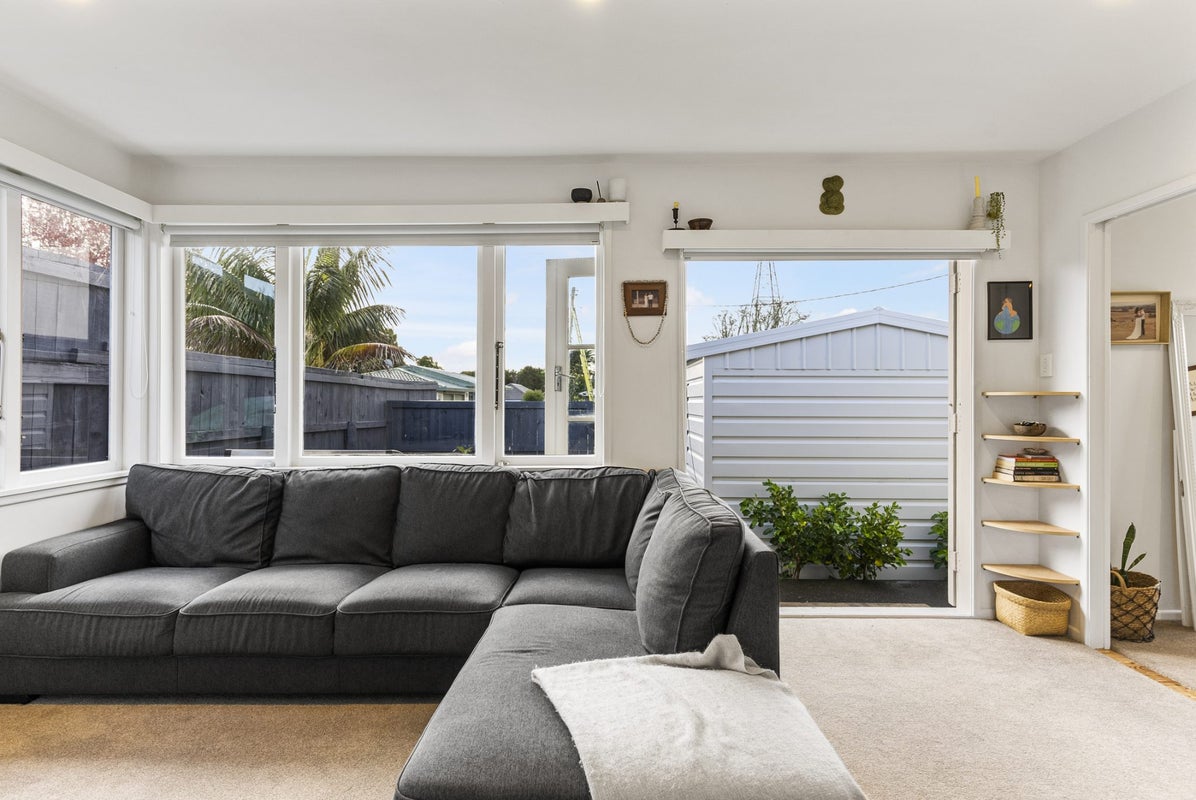 11 Grainger Road, Te Atatu South, Auckland - Carousel 2