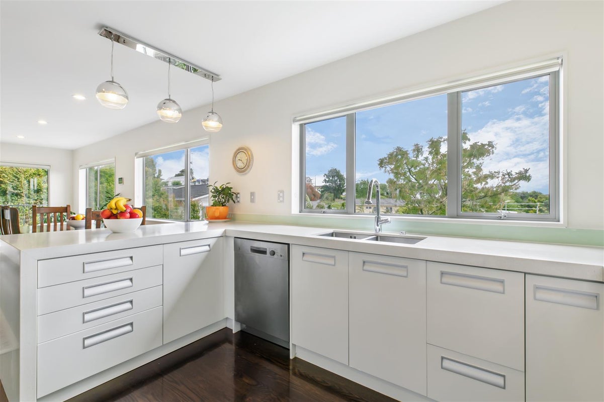 2B St Clair Place, Browns Bay, Auckland - Carousel 2