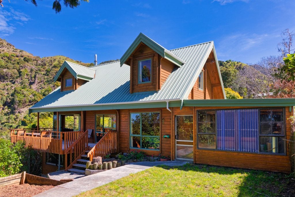 6 Valley Road, Goose Bay, Kaikoura - Carousel 1