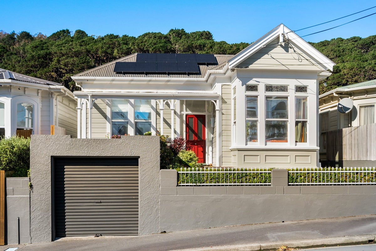 43 Porritt Avenue, Mount Victoria, Wellington - Carousel 1