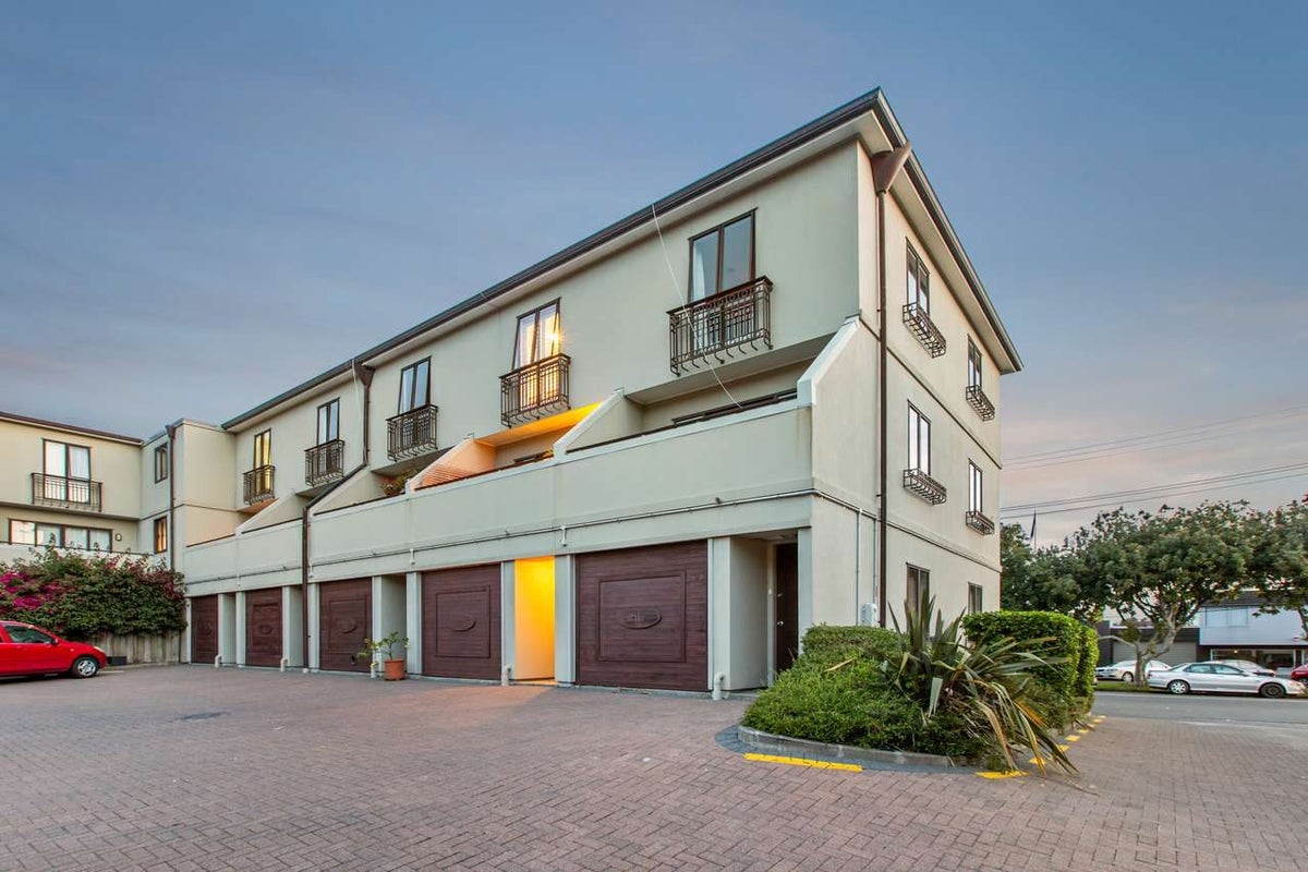 12/27 Rossmay Terrace, Kingsland, Auckland - Carousel 1