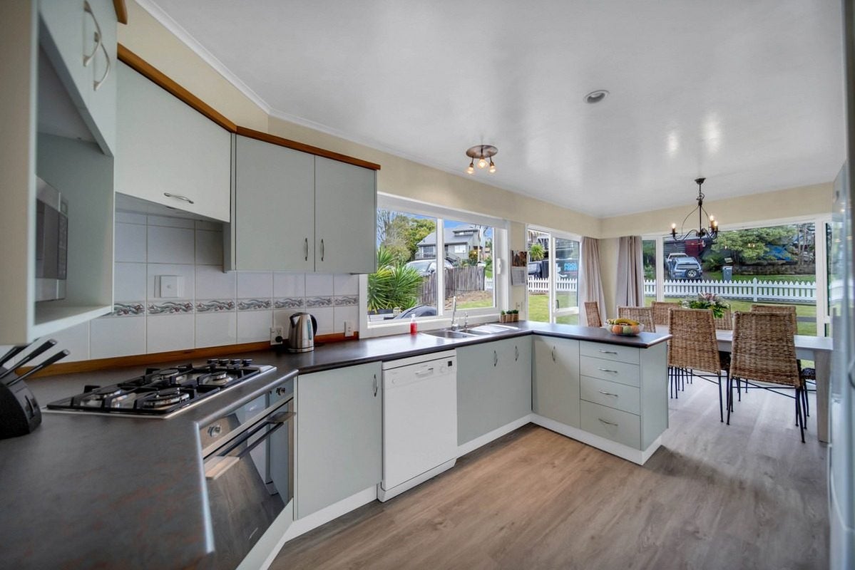6 Snowden Place, Opaheke, Papakura - Carousel 2