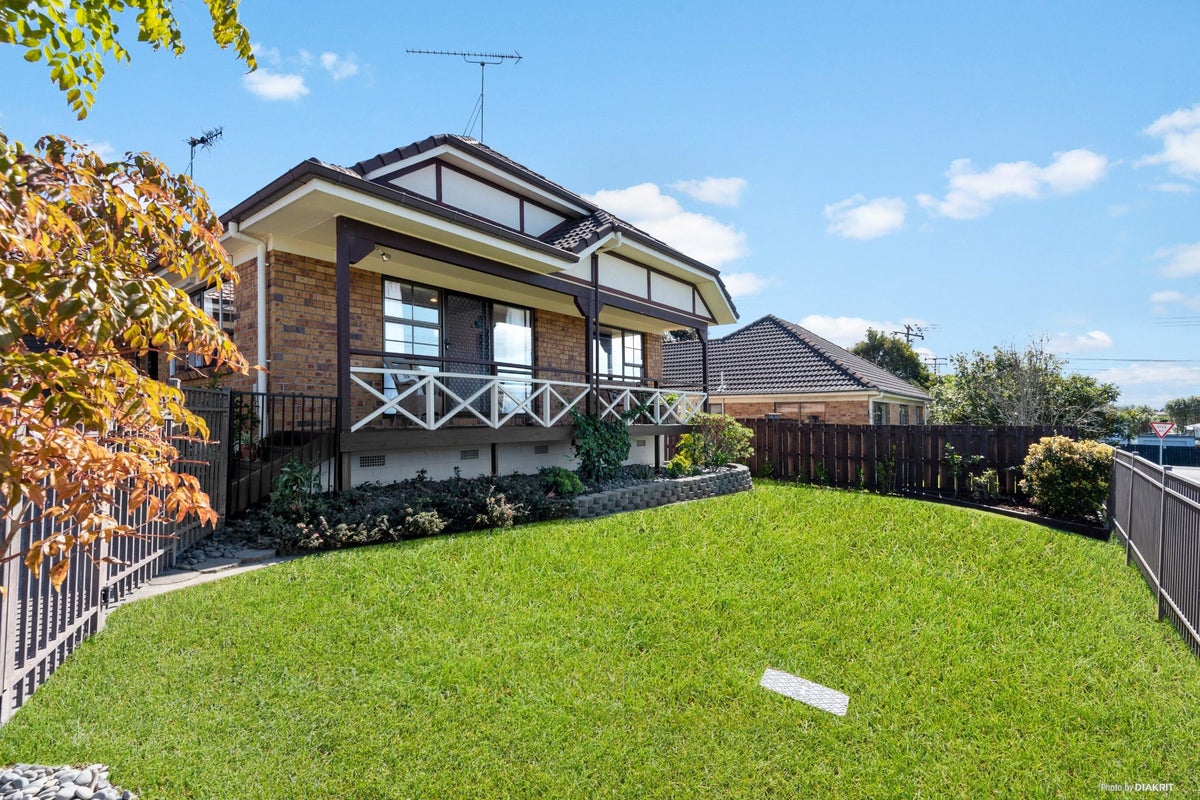1/1 Finlow Drive, Te Atatū South, Auckland - Carousel 2
