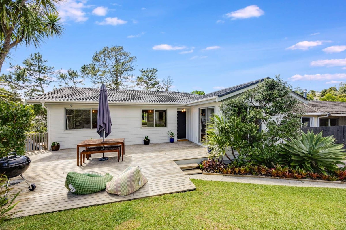 11 Airey Place, Torbay, North Shore City, Auckland - Carousel 1