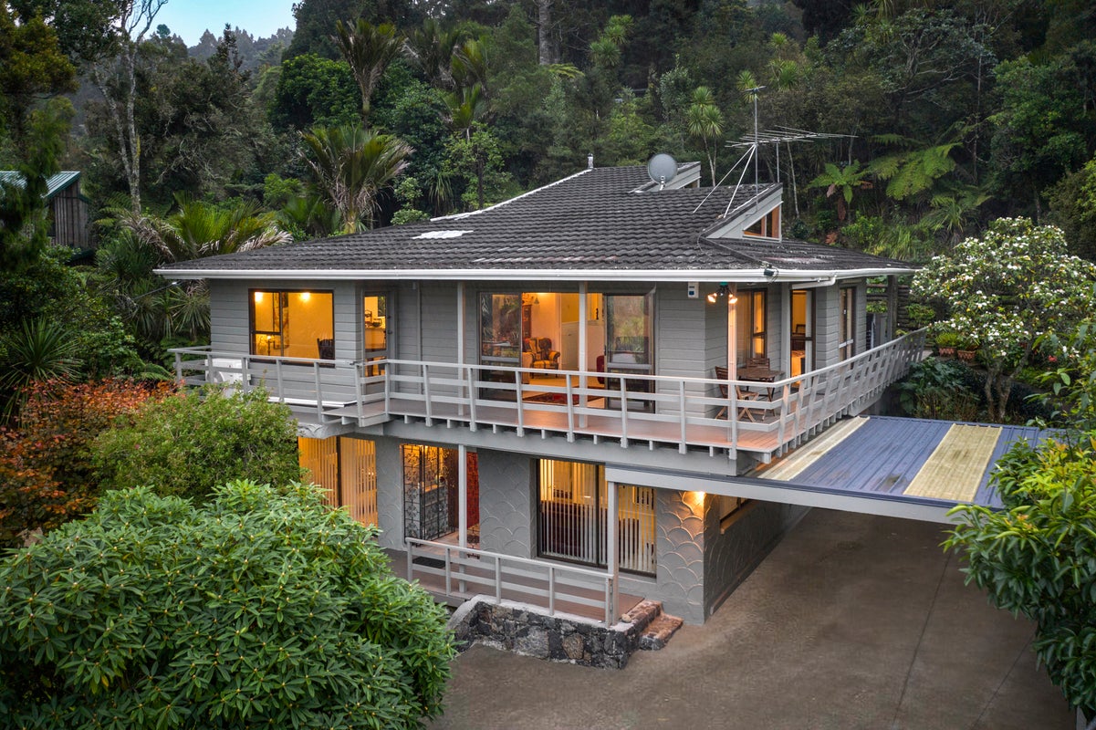90 Wood Bay Road, Titirangi, Auckland - Carousel 1