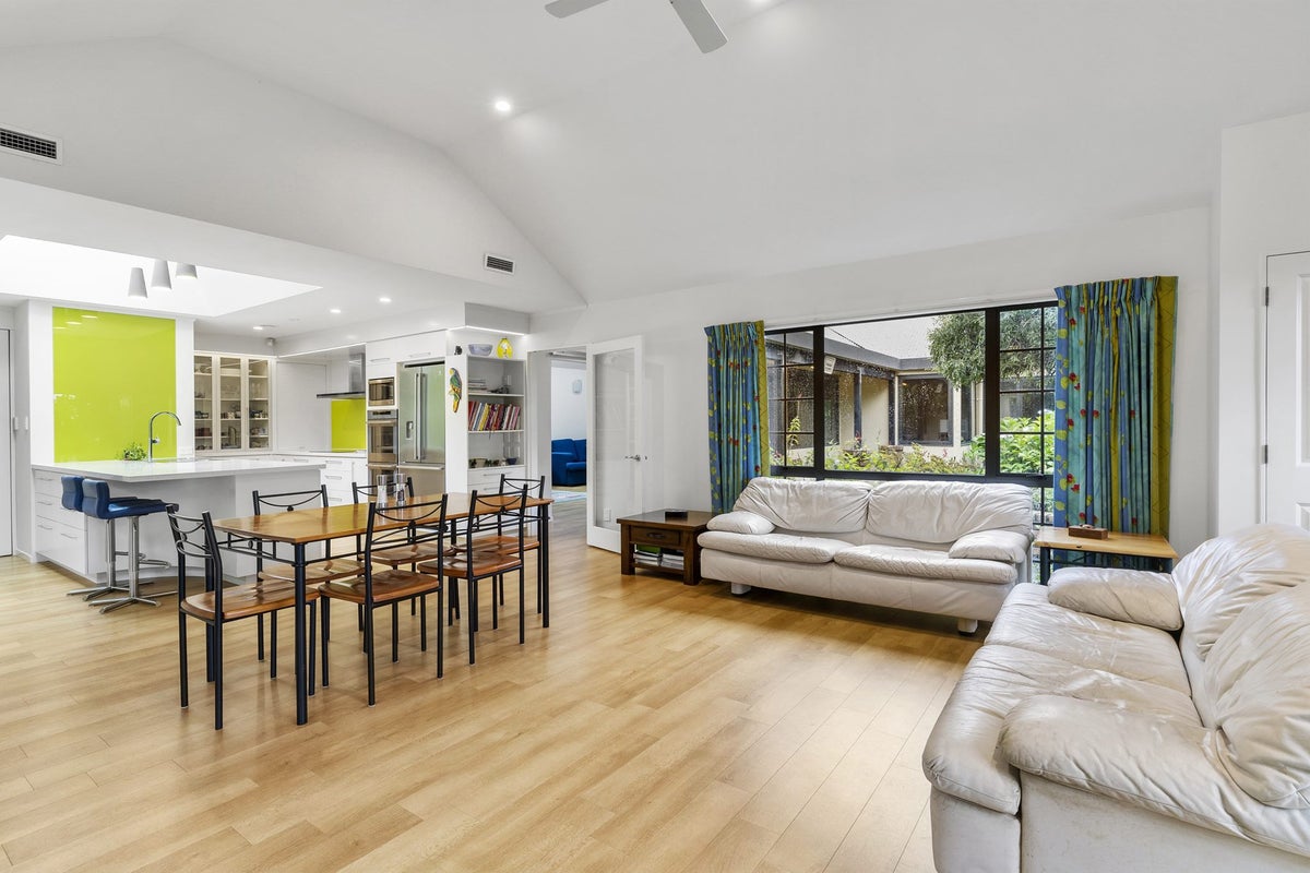 14 Waikare Street, Karori, Wellington - Carousel 2