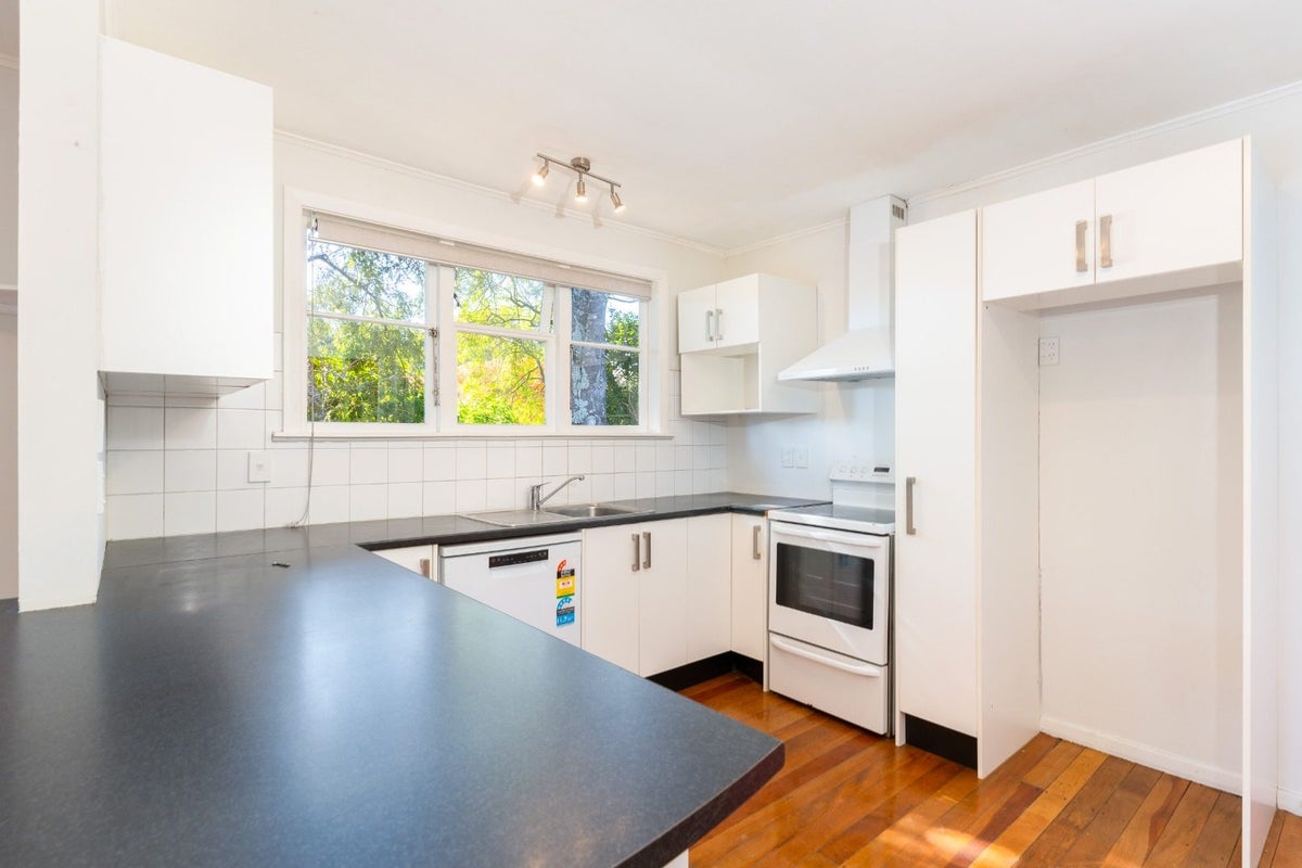 68 The Drive, Tawa, Wellington - Carousel 2