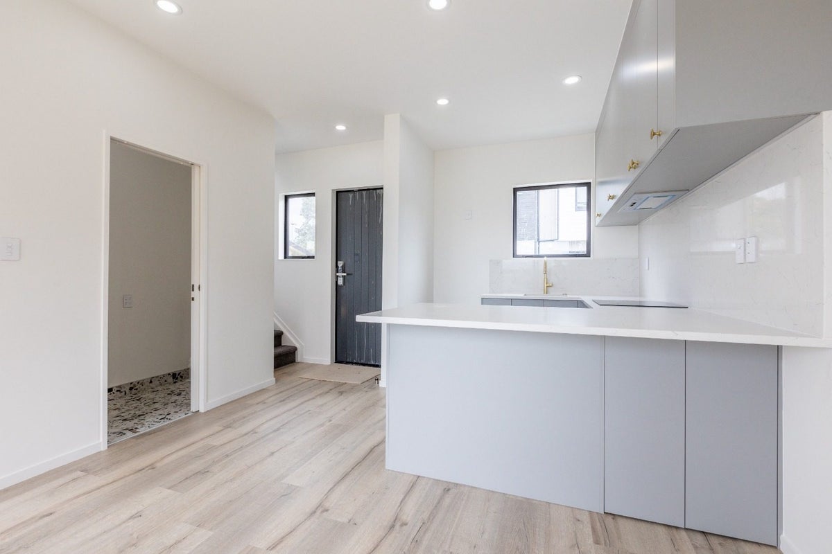 7/77 Glenmore Road, Sunnyhills, Auckland - Carousel 2