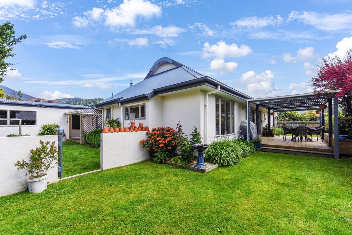 13 Captains Close, Waikawa, Picton - Carousel 2