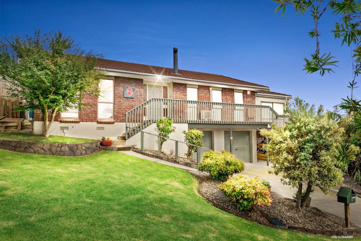 10 Lastel Place, Shelly Park, Auckland - Carousel 1