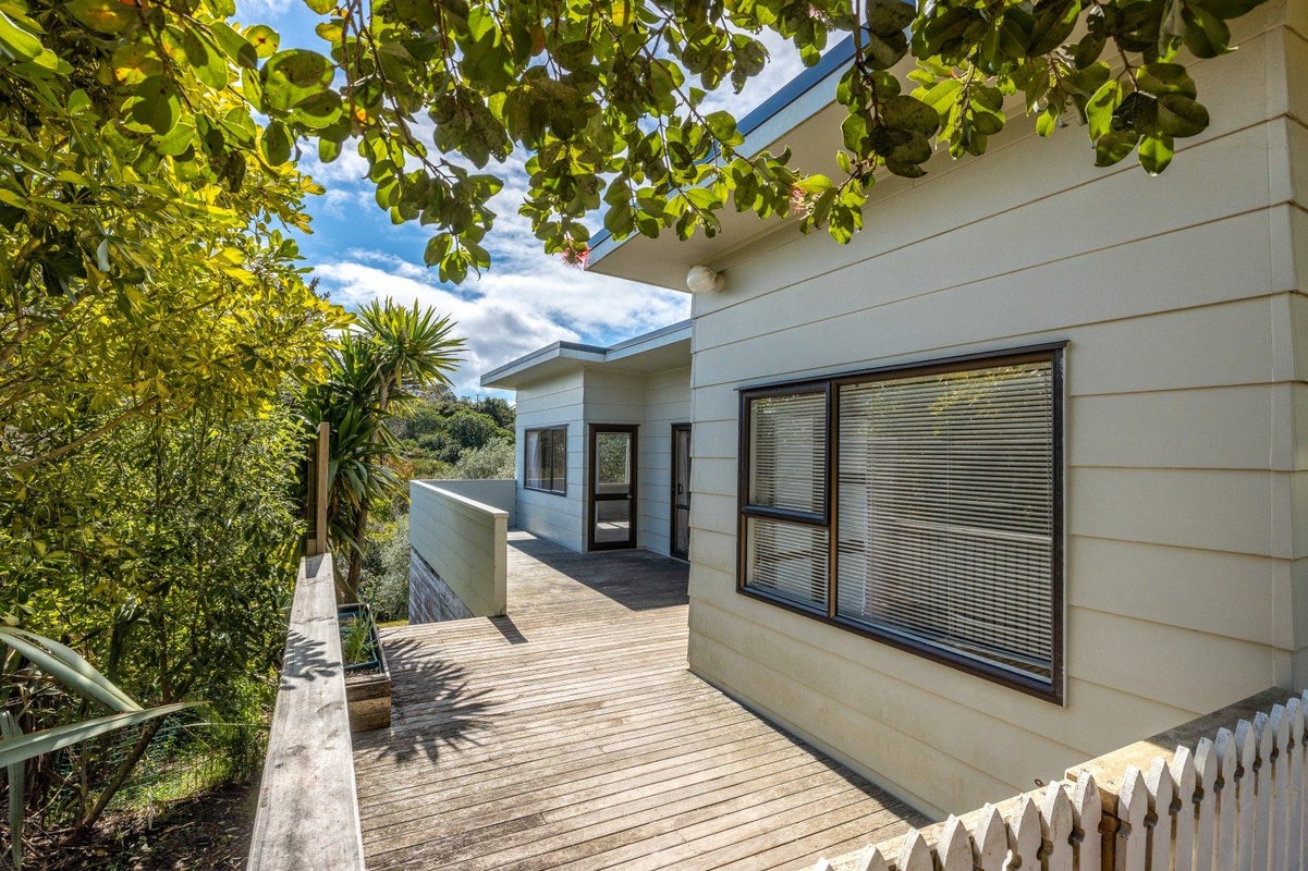 69 Ocean Road, Surfdale, Waiheke Island - Carousel 2
