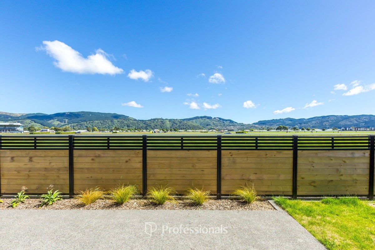 10 Silver Knight Street, Wallaceville, Upper Hutt - Carousel 21