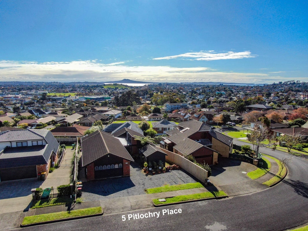 5 Pitlochry Place, Highland Park, Auckland - Carousel 2