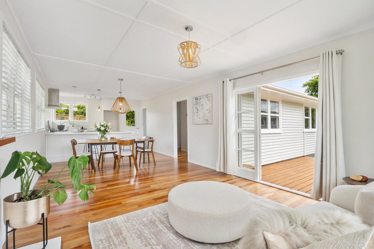 14 Burnsall Place, Avondale, Auckland - Carousel 1