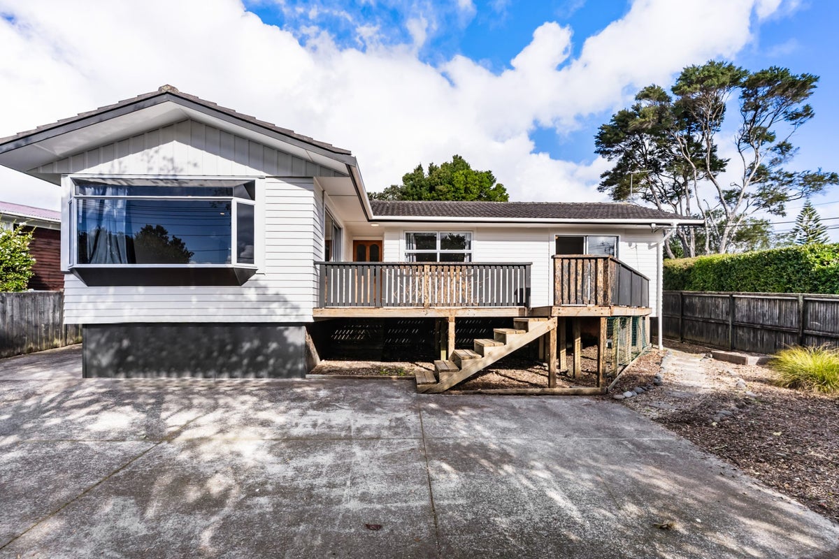 66 Cliff View Drive, Green Bay, Auckland - Carousel 2