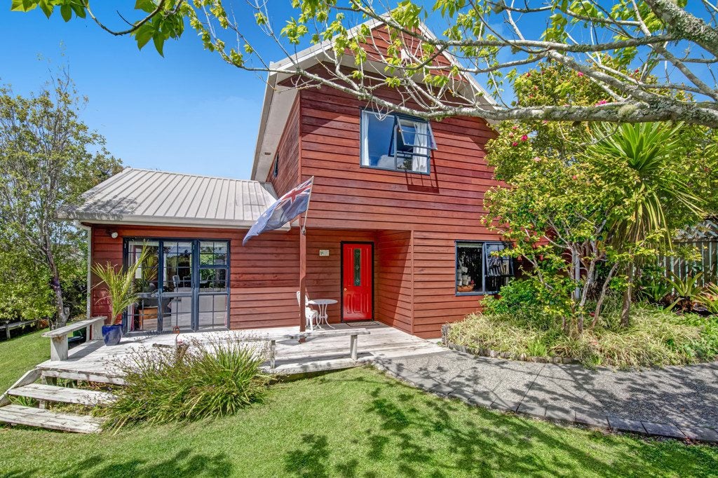 1/8 Rifleman Rise, Unsworth Heights, Auckland - Carousel 1