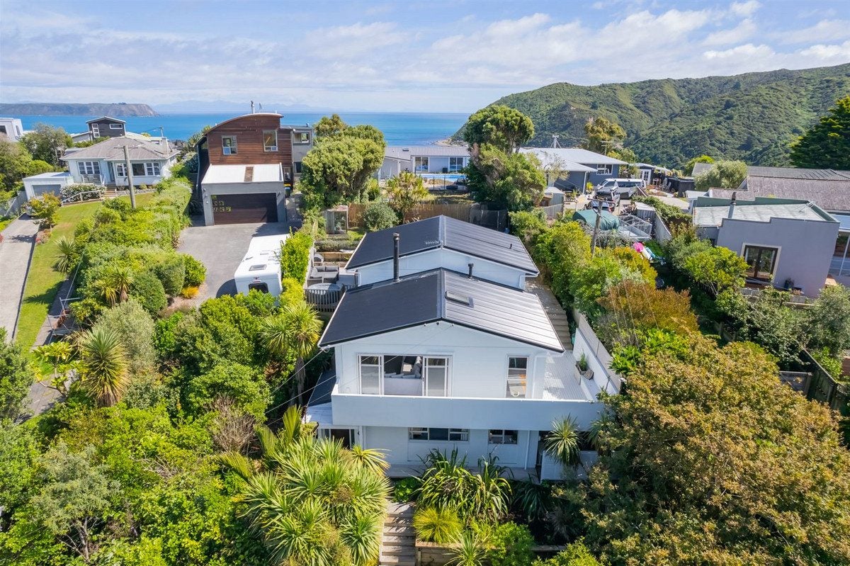 57 Gordon Road, Plimmerton, Porirua - Carousel 1