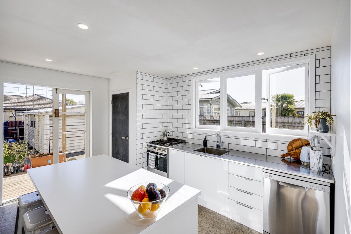 1013 Heretaunga Street West, Saint Leonards, Hastings - Carousel 2