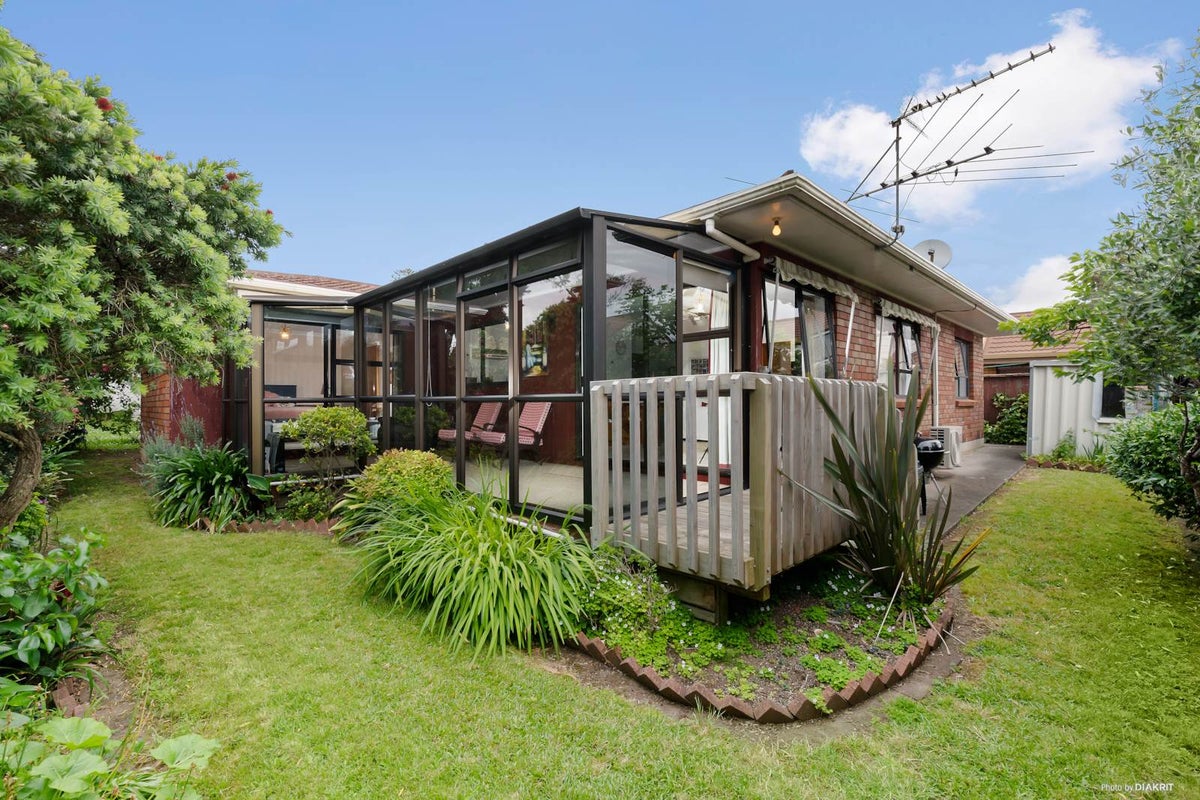 2/57 Cook Street, Howick, Auckland - Carousel 2