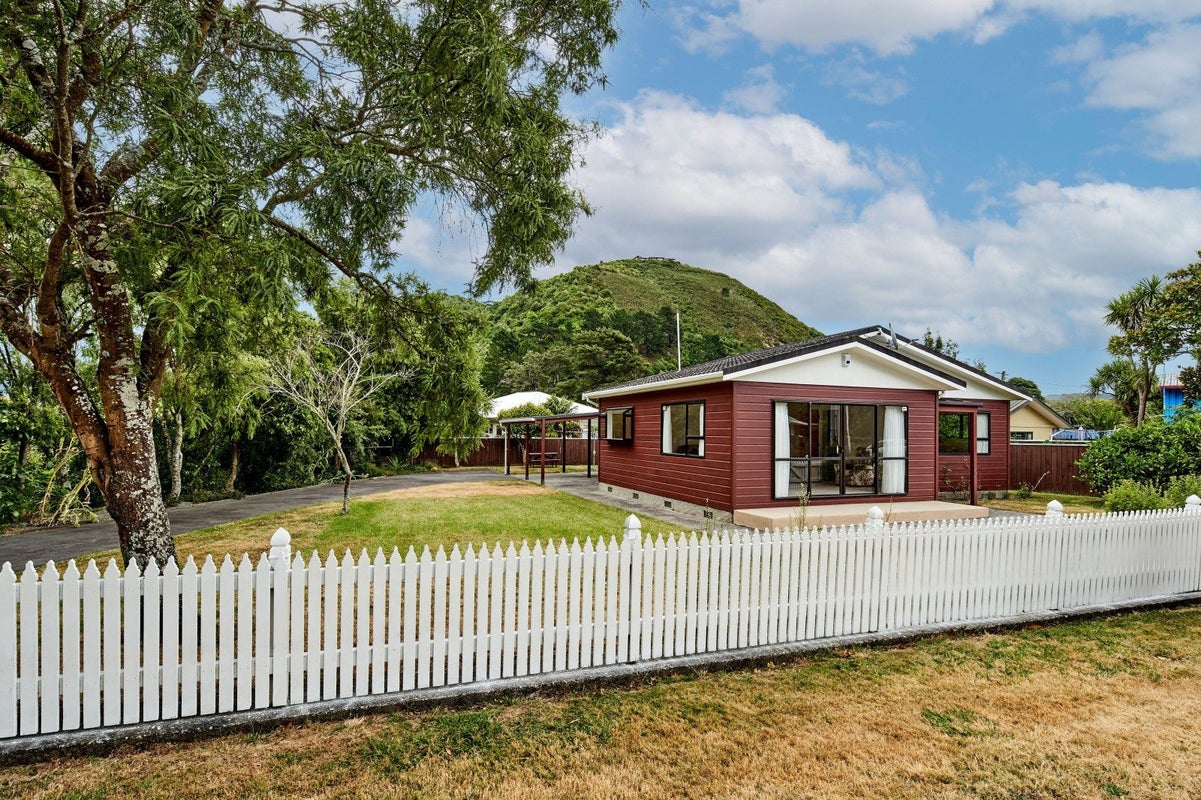 8 Plateau Road, Te Marua, Upper Hutt - Carousel 2