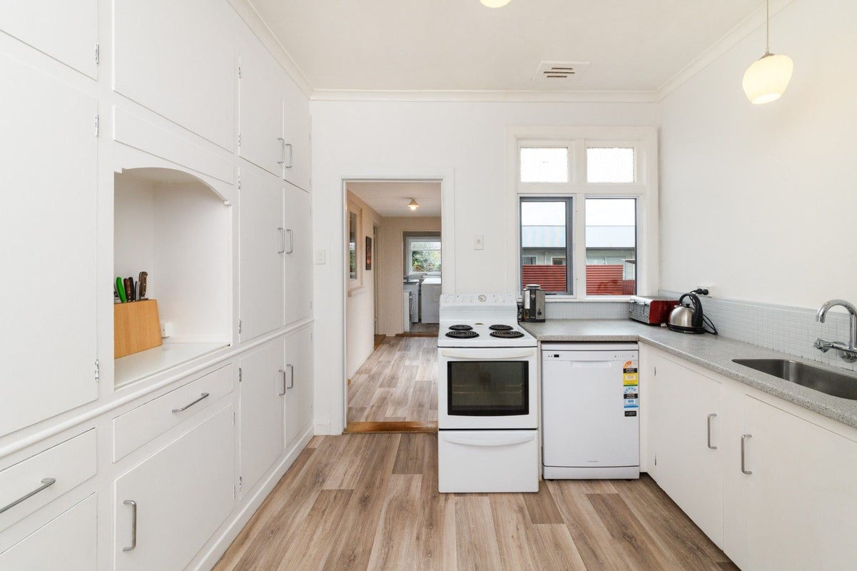33A Knowles Street, Terrace End, Palmerston North - Carousel 2