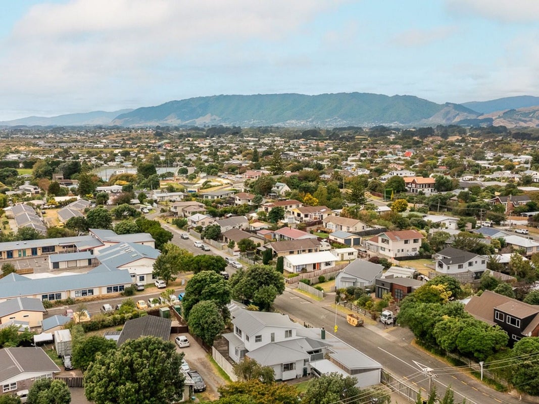 10A ARNOLD GR, Paraparaumu Beach, PARAPARAUMU  - Carousel 2