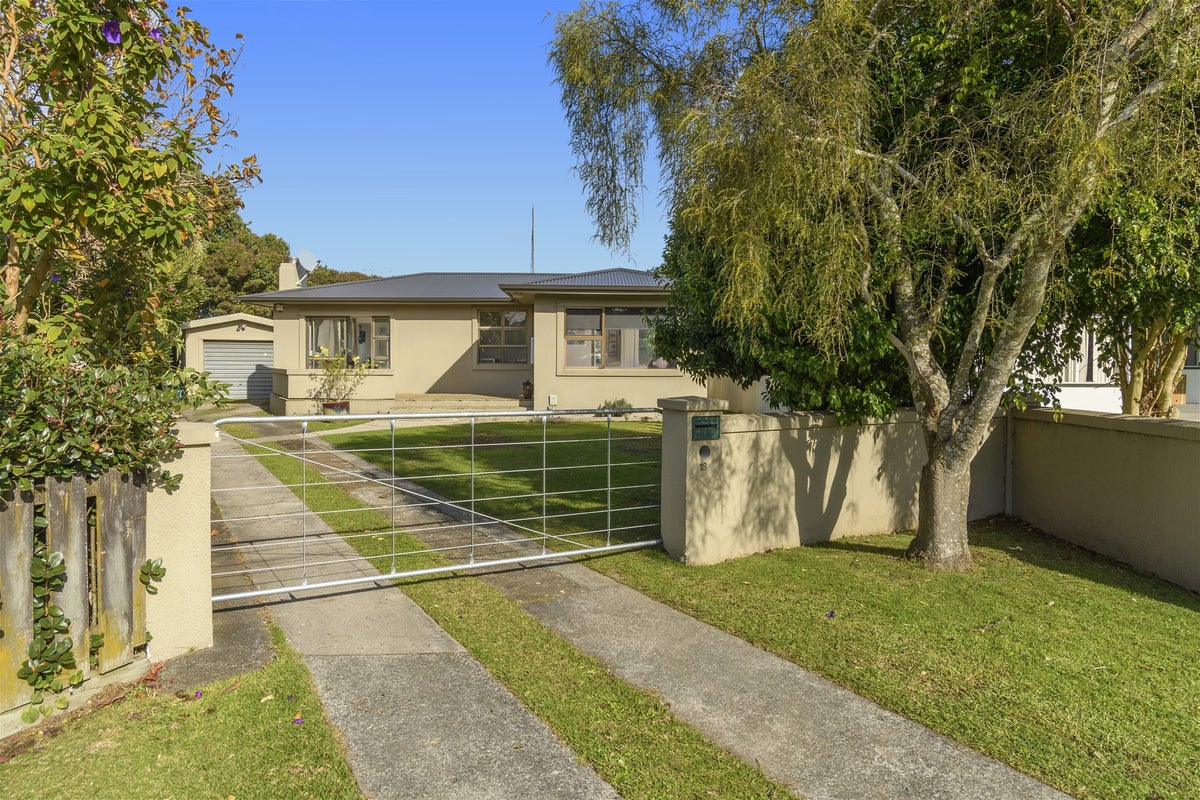 18 Stirling Grove, Greerton, Tauranga - Carousel 18