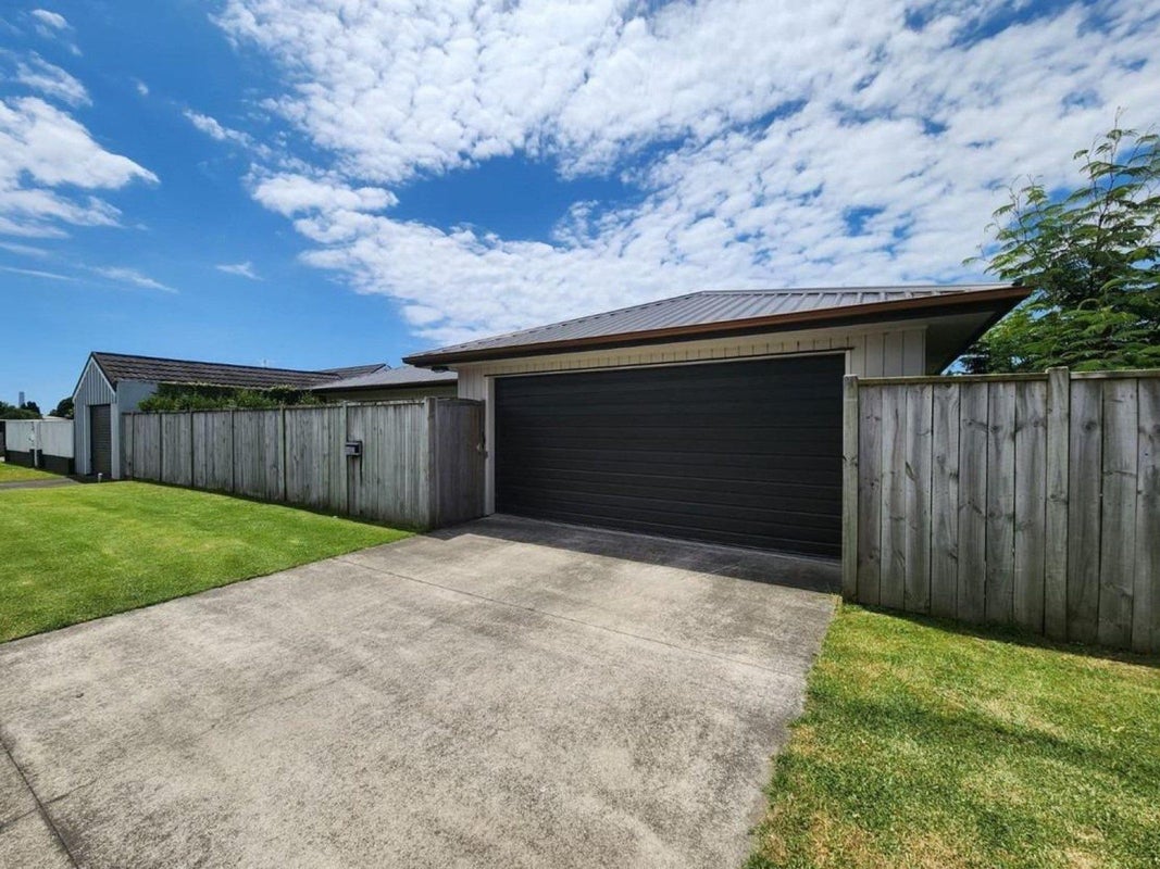 34 Omata Road, Marfell, New Plymouth - Carousel 2