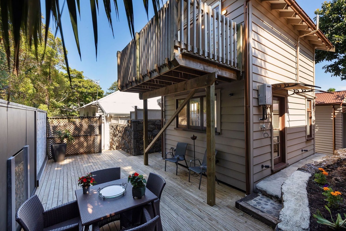 8 Thanet Avenue, Sandringham, Auckland - Carousel 1