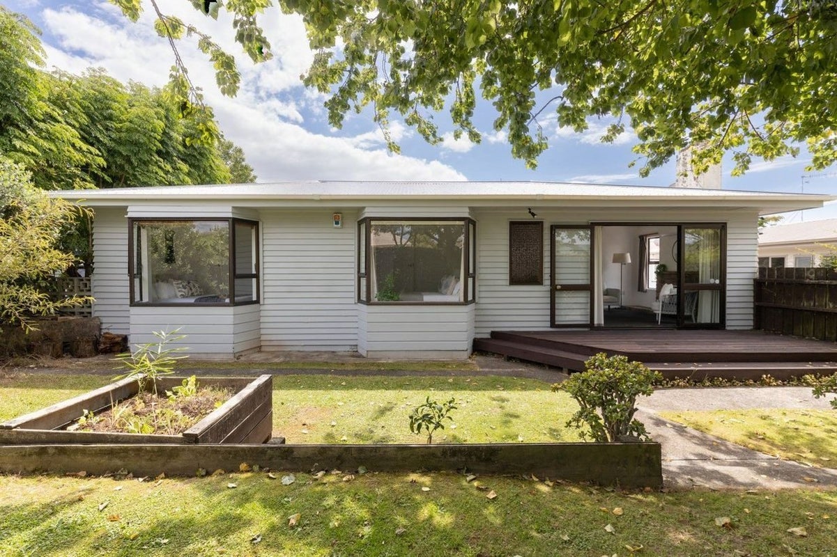 22A Cook Street, Gate Pa, Tauranga - Carousel 1