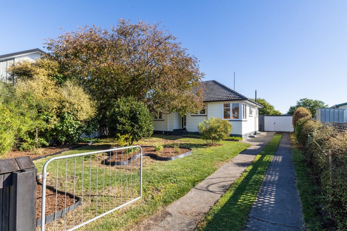 613 Collinge Place, Mayfair, Hastings - Carousel 1