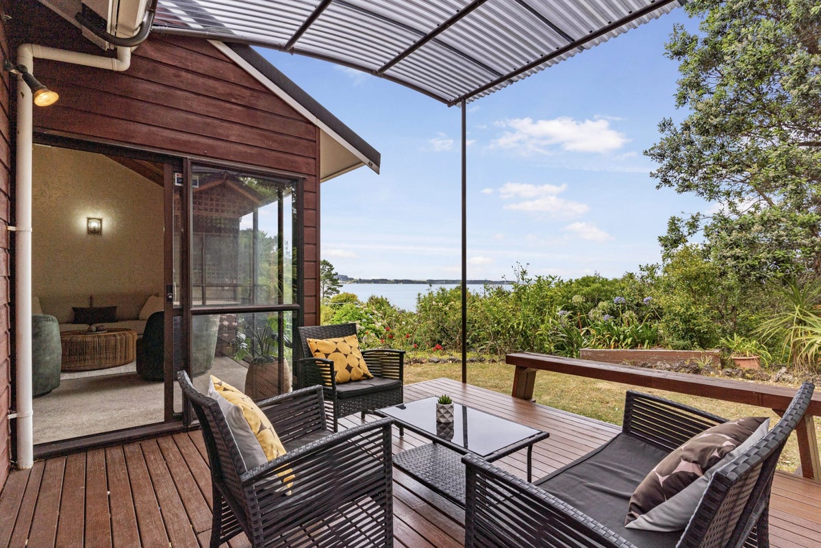 1 Wesley Bay Glade, Hillsborough, Auckland - Carousel 2