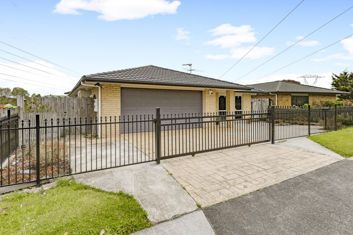 31 Eastland Road, Flat Bush, Auckland - Carousel 1
