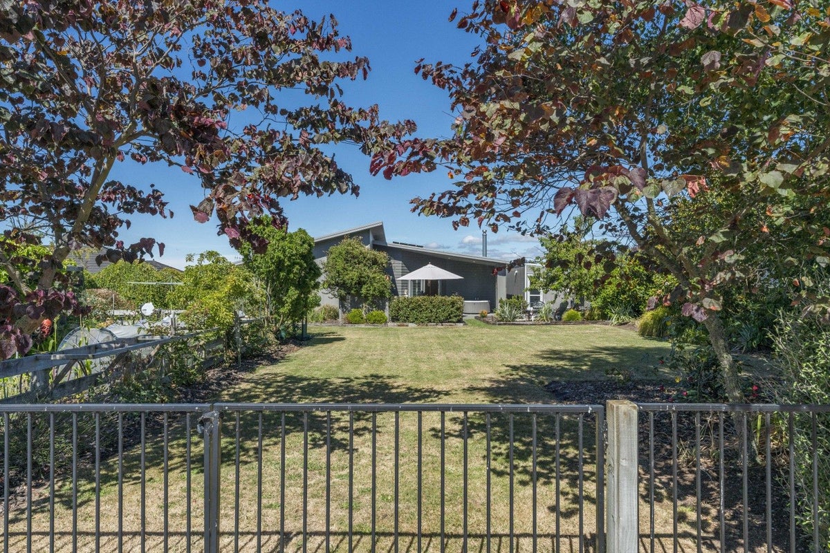 73 Montgomery Crescent, Kinloch, Taupo - Carousel 1