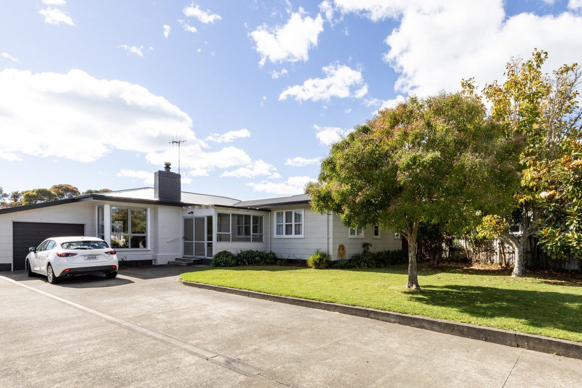 1A CASSINO Crescent, ONEKAWA, NAPIER - Carousel 15
